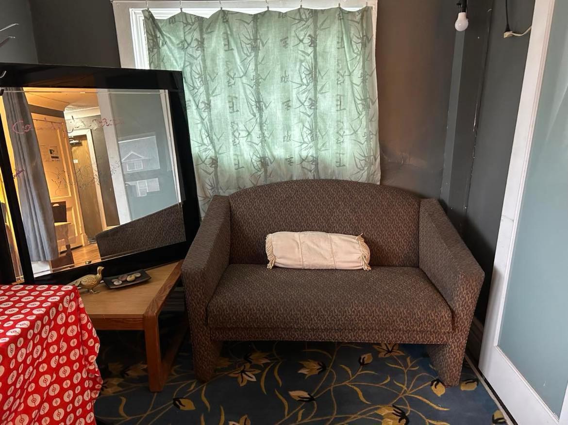 Maryland Homestay In Winnpeg Downtown Winnipeg Værelse billede